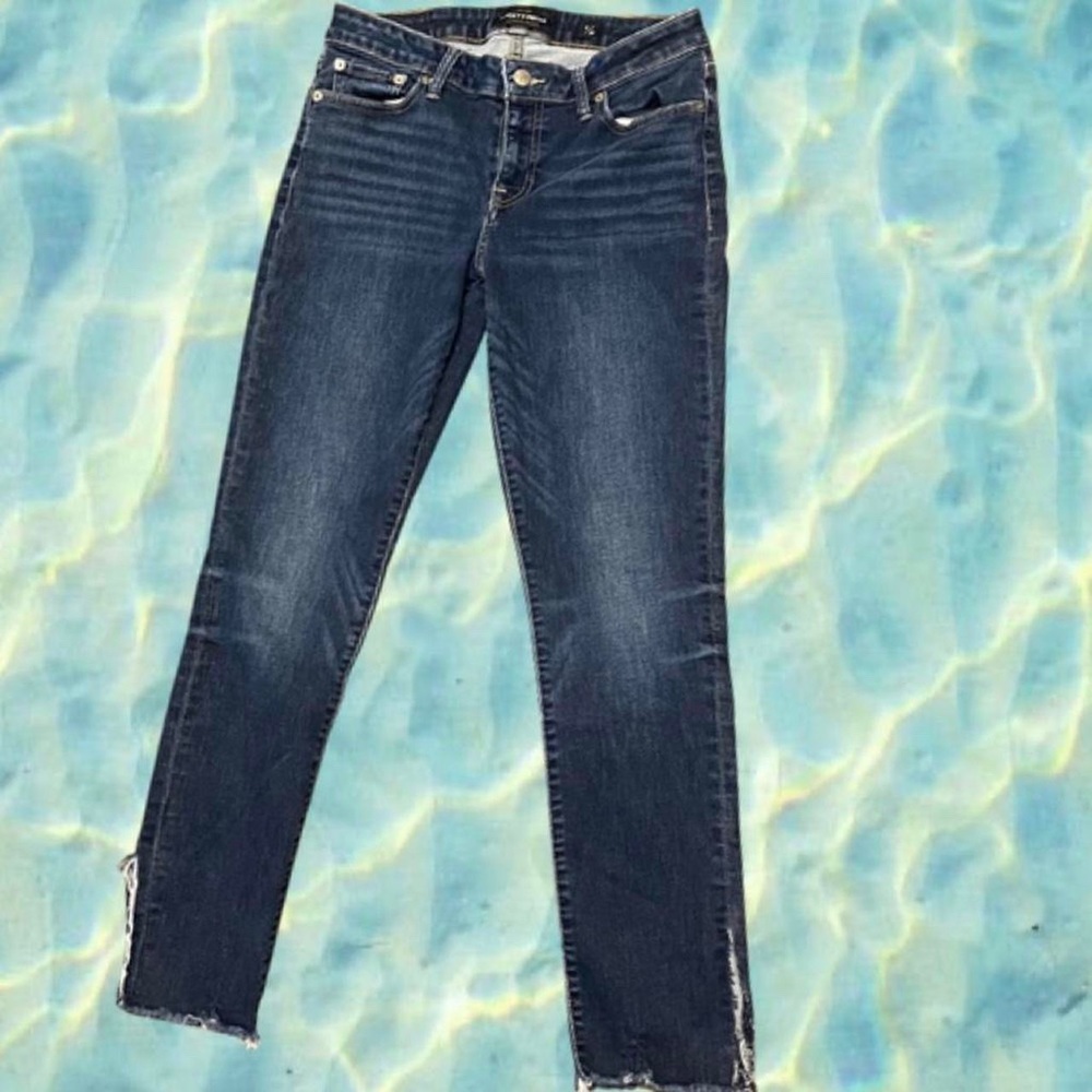 Lucky brand skinny jeans with spilt bottoms!